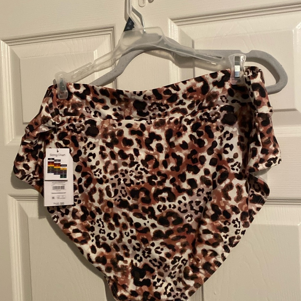 38 - NWT !! leopard swim bottoms